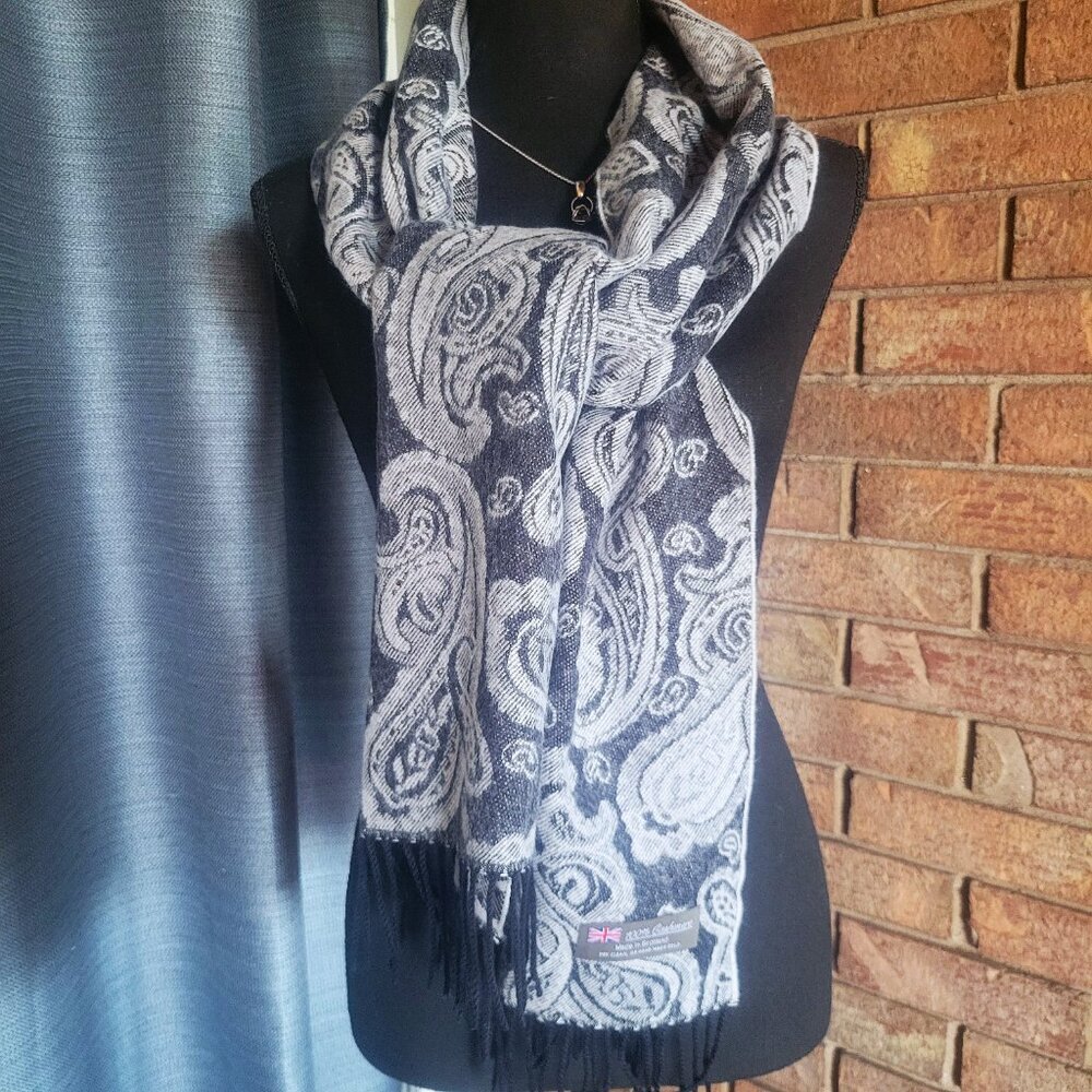 NWOT!! 100% Cashmere Black/Gray Paisley Scarf w/Fringe - made in Scotland - OS - Picture 3 of 11